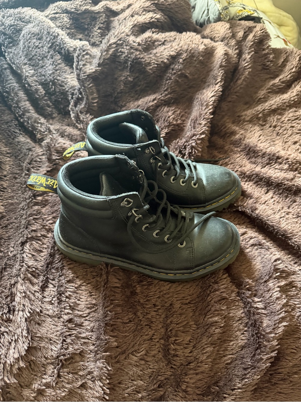Dr. Martens Faora Mid Top Leather Boot Size 9